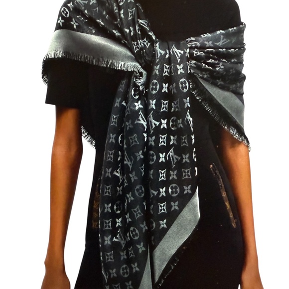 Louis Vuitton Chale Monogram Anthracite Scarf/Shawl - Picture 3 of 4